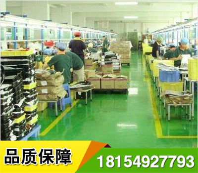 車間倉庫、劃線施工不用噴涂機械,熱熔機械,地面涂膠后直接粘貼,立即可以通車,野外施工簡便,經(jīng)久耐用,標線邊緣整齊,作圖剪字方便,長期使用之平均造價低于所有標線漆價格.高速路一